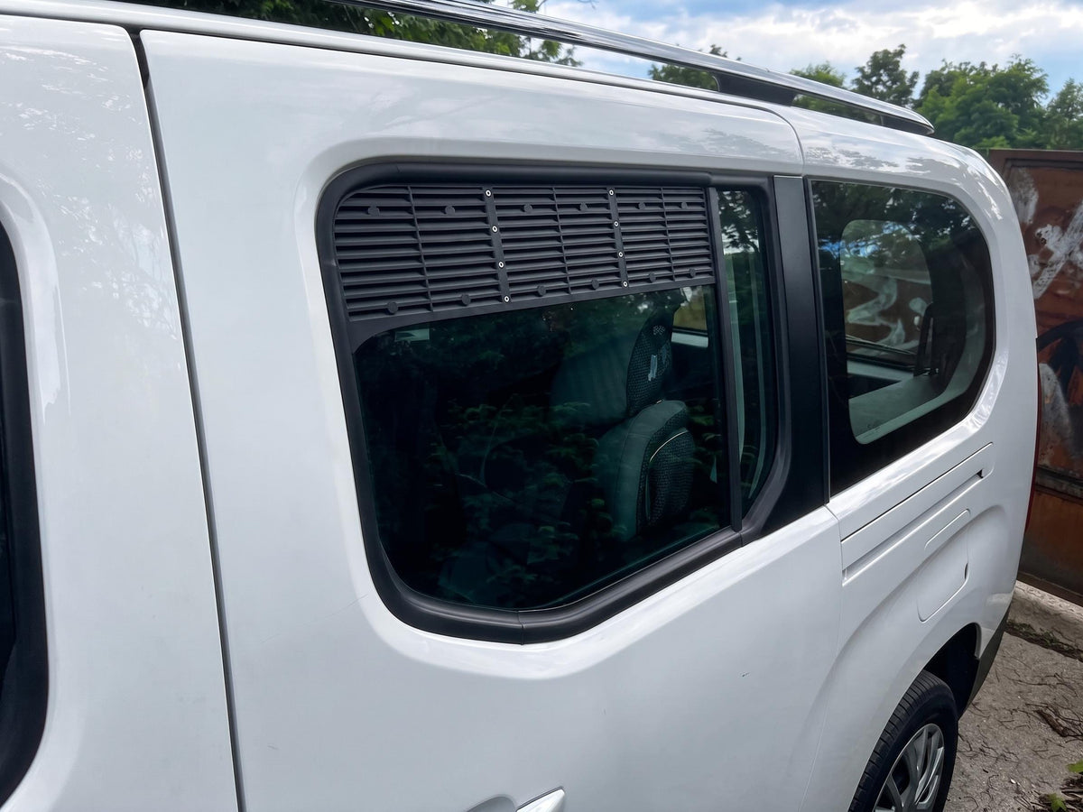 Rejillas segunda fila Peugeot Rifter — vista 2